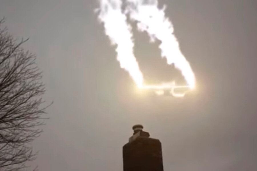 Огромный горящий НЛО в небе над Россией 