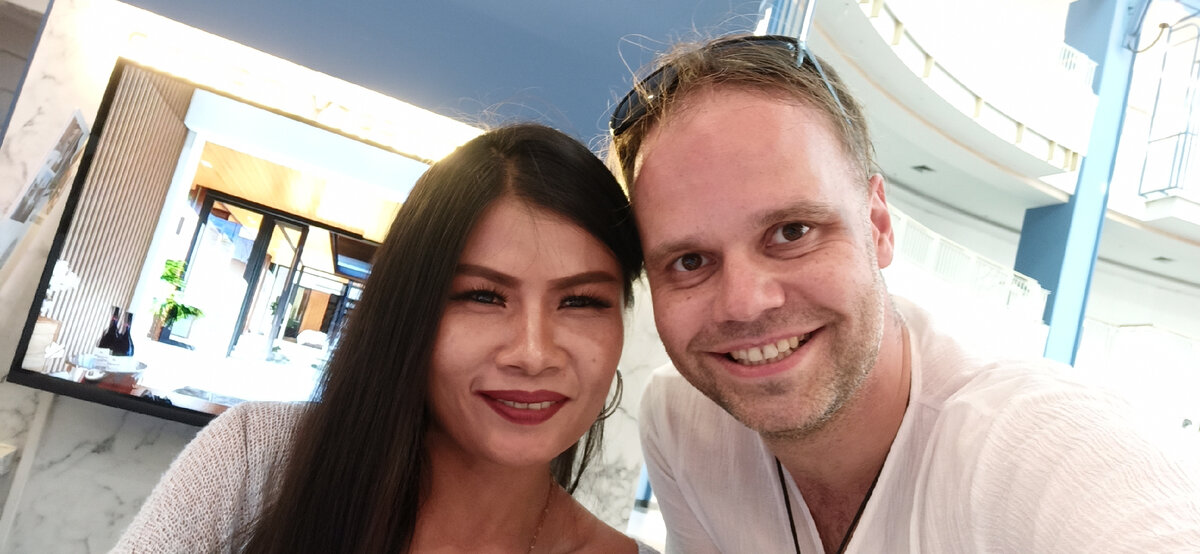 Вот эта дева подвигла меня на тур по объектам 🏠