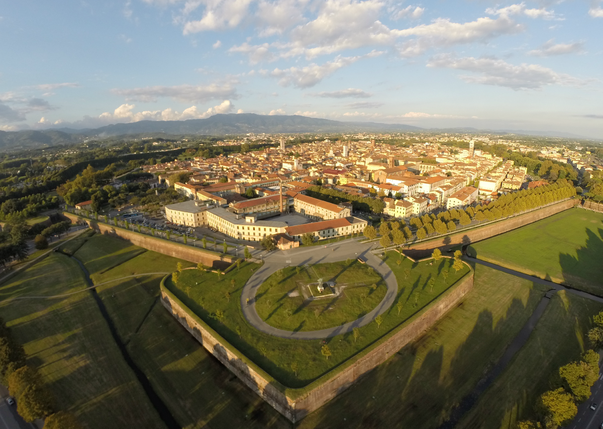 LUCCA. Миниатюрный городок в Тоскане, который не оставит никого равнодушным. Tra