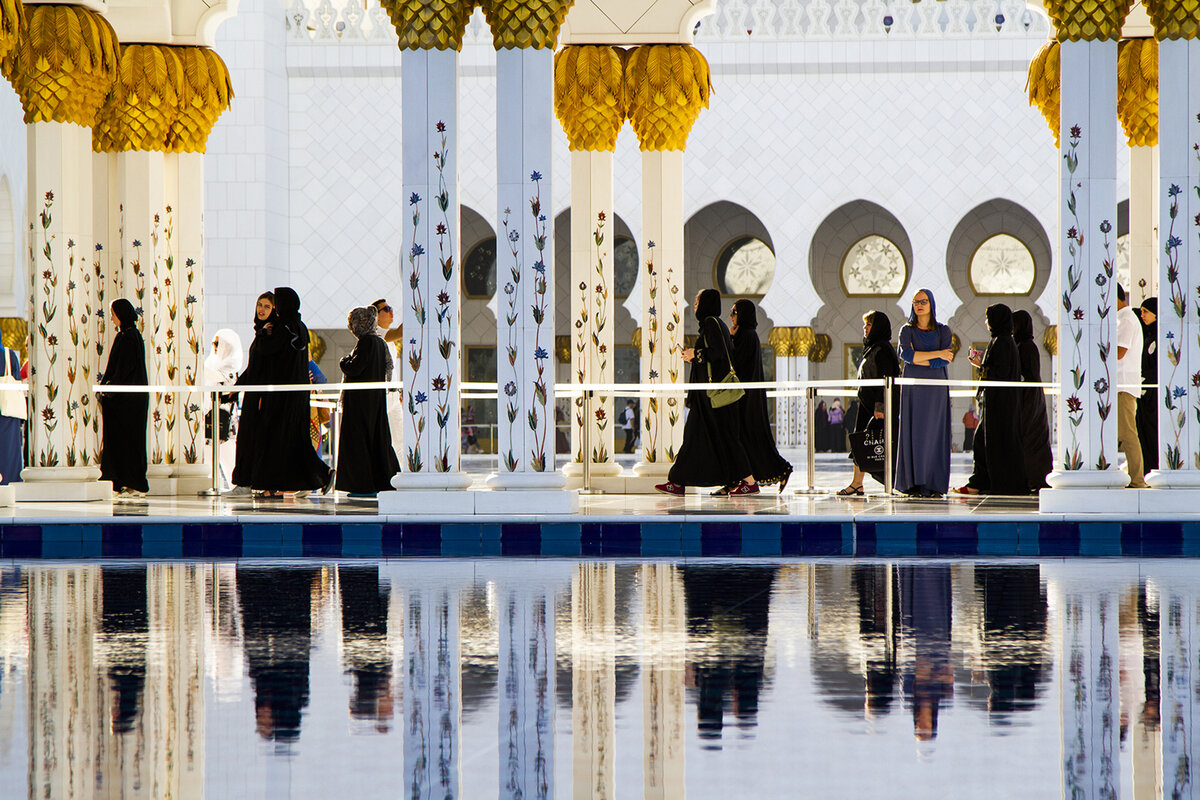 Кадр из фильма "Как убить облака". Ученые в ОАЭ