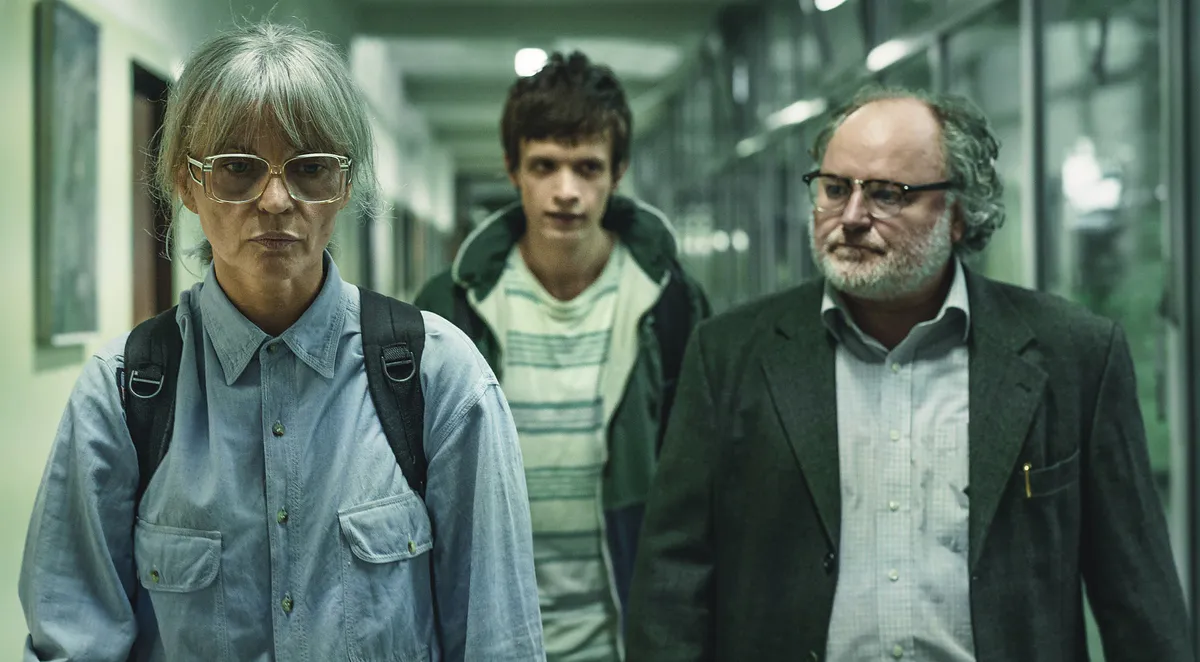 Кадр из фильма Sonata. Режиссер: Бартош Блашке. Оператор: Томек Августинек. Производство: Dolnoslaski Fundusz Filmowy, Krakowskie Biuro Festiwalowe, Mediabrigade, Podkarpacki Fundusz Filmowy, Polski Instytut Sztuki Filmowej, Telewizja Polska (TVP), Wytwórnia Filmów Dokumentalnych i Fabularnych (WFDiF)