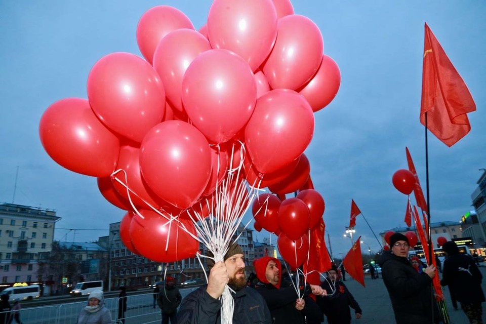     Памятная акция 7 ноября в Барнауле Олег УКЛАДОВ