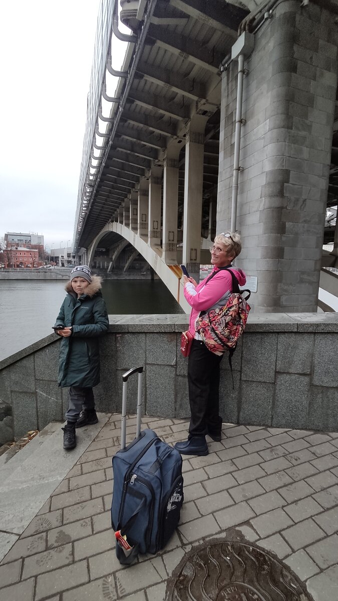 Гала с внуком в день прилета