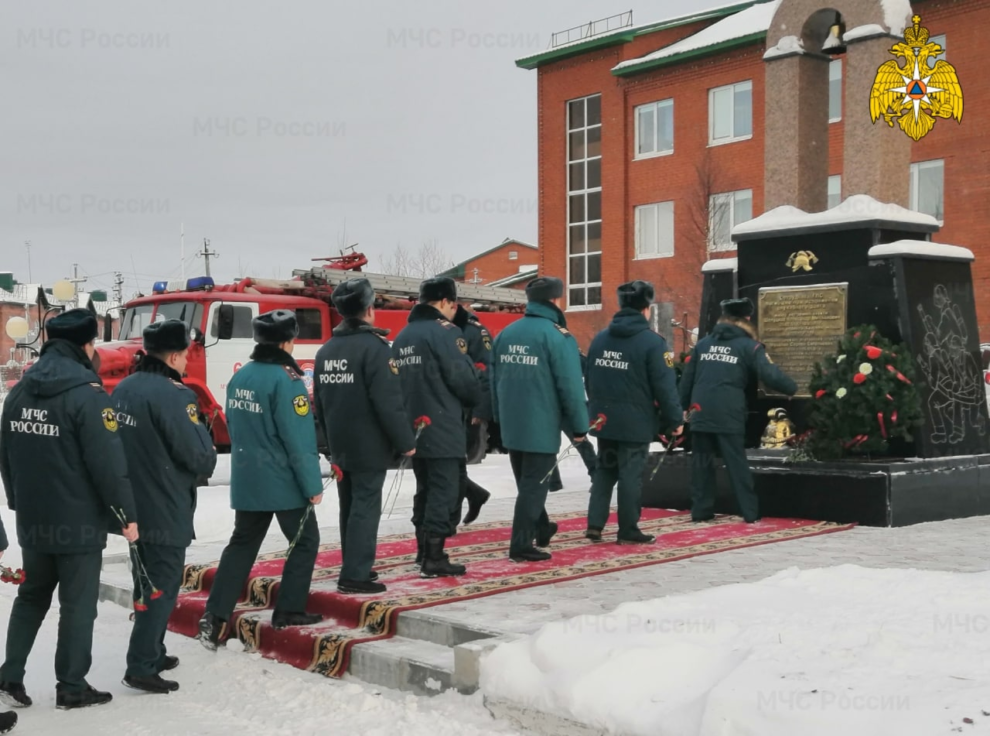    В Муравленко почтили память погибшего пожарного