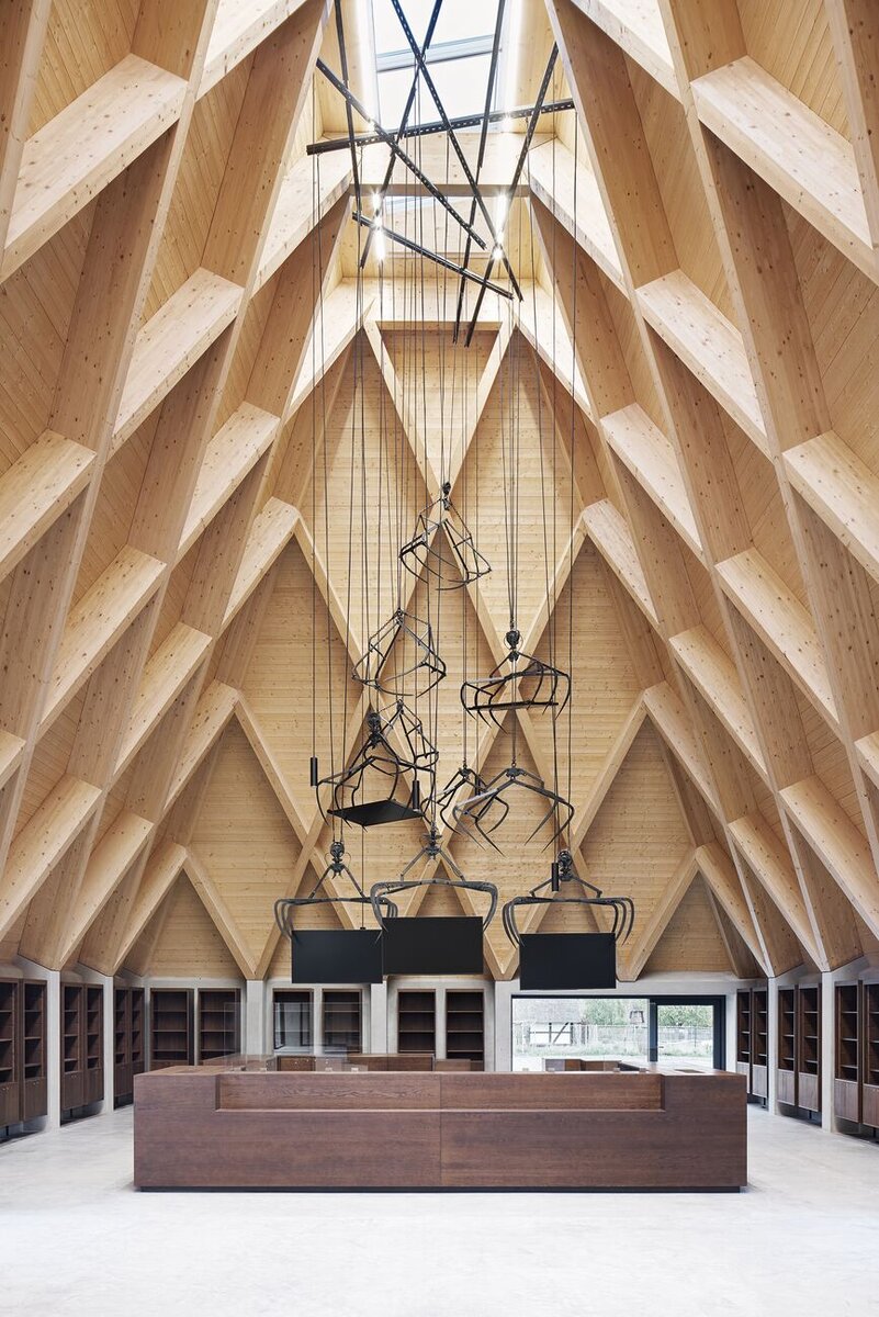 Источник изображения - https://projekt.dam-preis.de/application/filebrowser/dam/project/e0cf1f47118daebc5b16269099ad73/images/preview/06_Installation_Heugreifer_ppp-Baumann_print.jpg