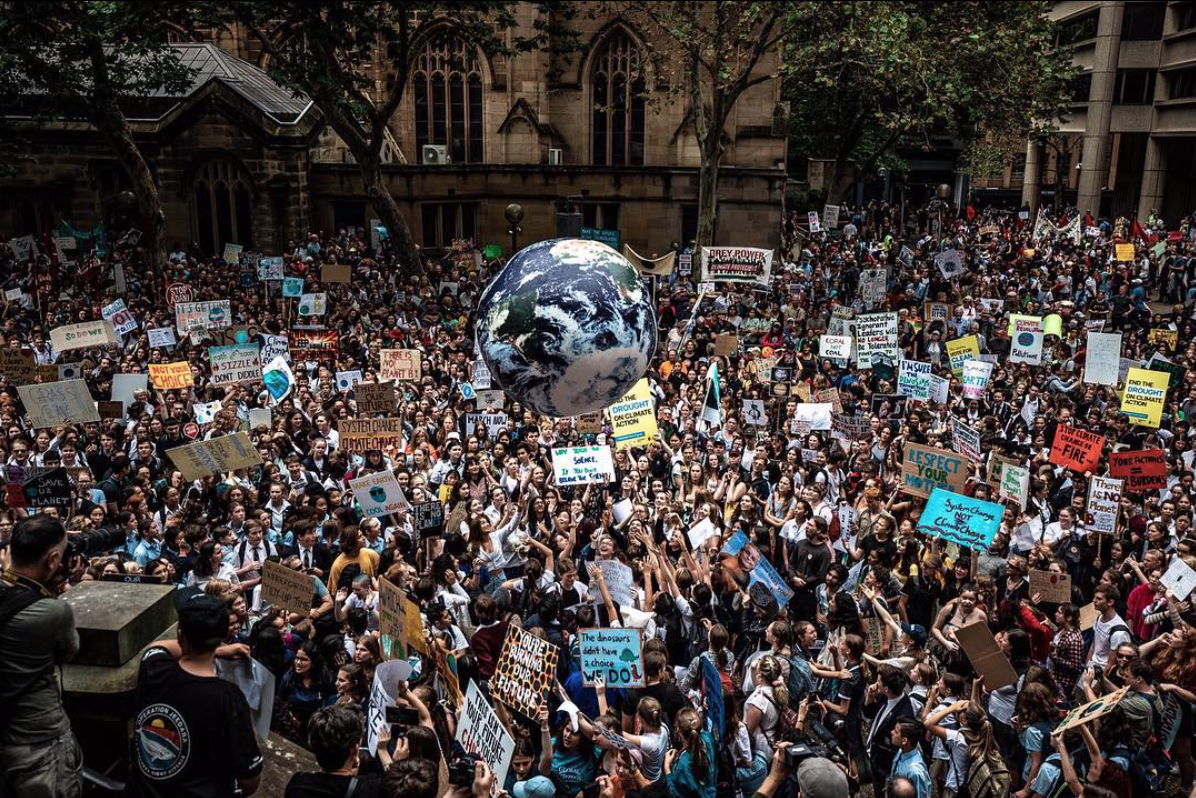 Во многих странах начался. Движение Fridays for Future. Мировое движение. Глобальные движения. Экологические протесты 20 века.