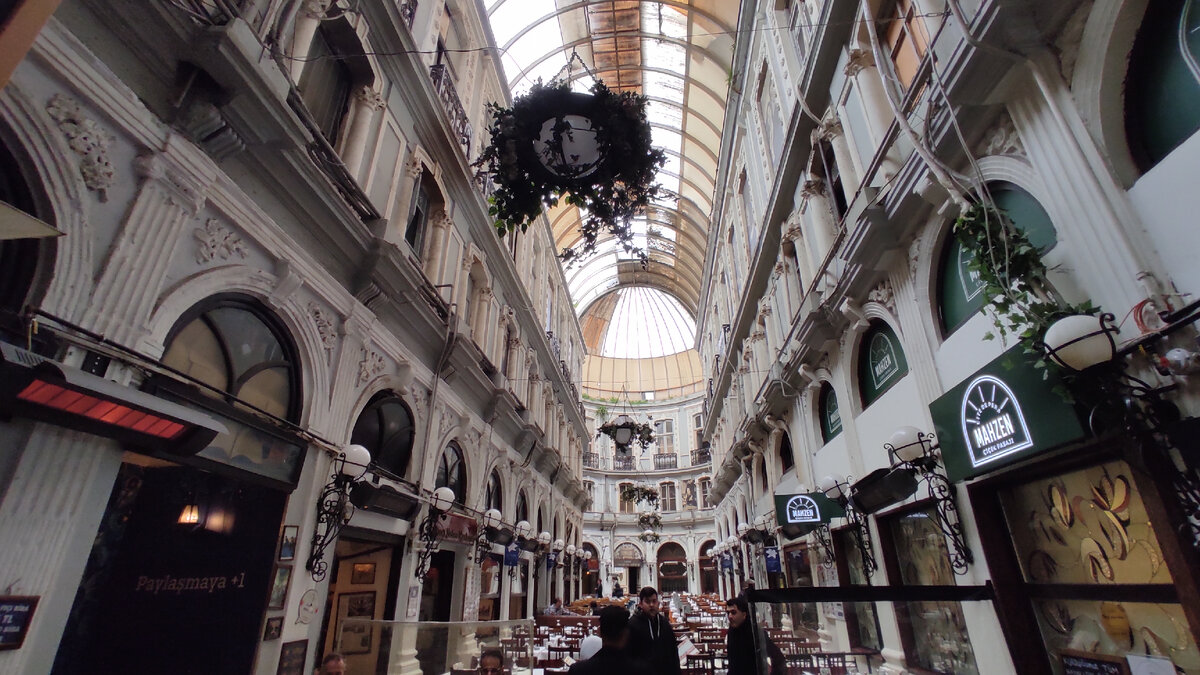 Пассаж на Истикляль. Фото: Кирилл Полиенко/Polienko: путешествуем вдвоём