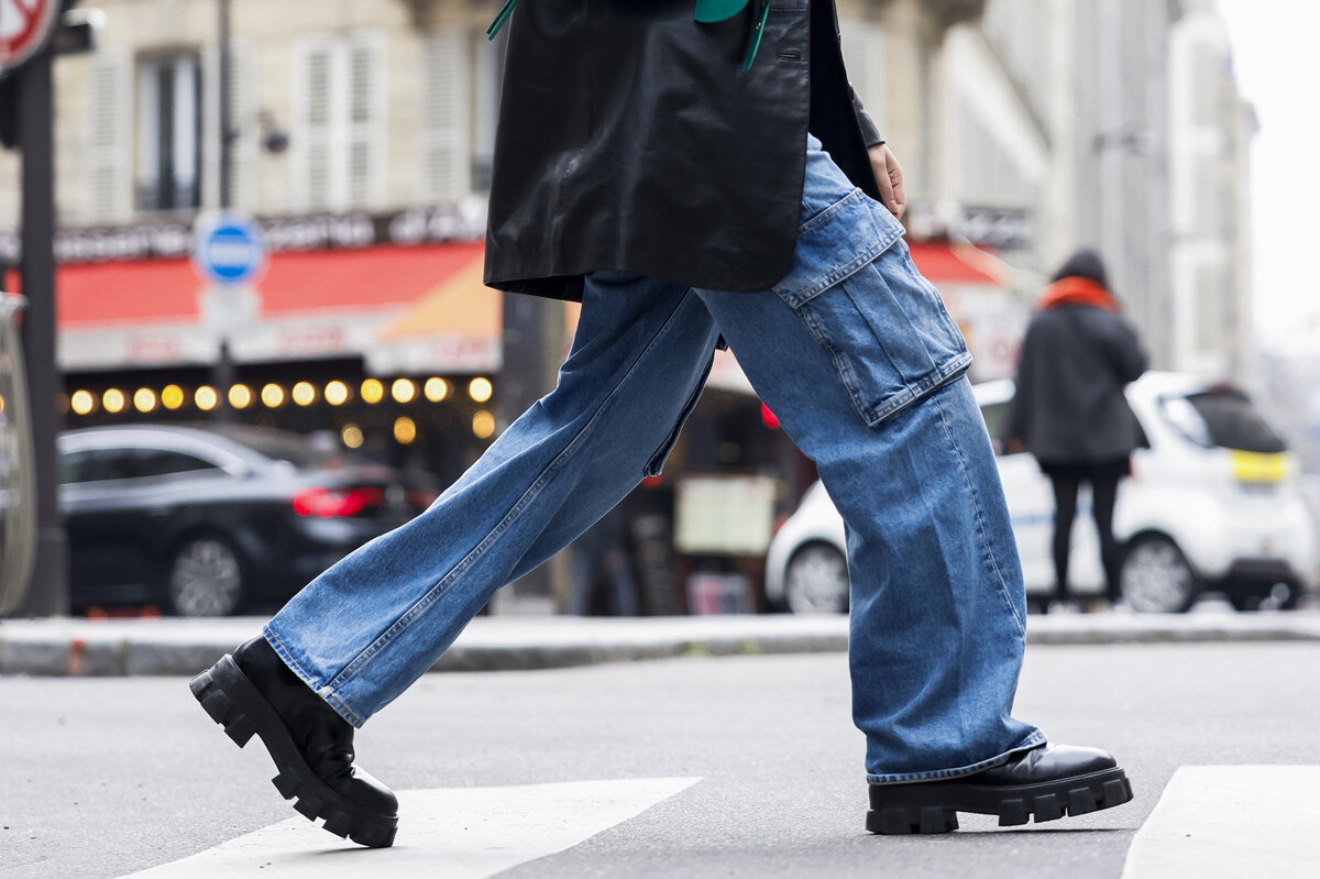     Как носить брюки-карго зимой: 6 стильных образов