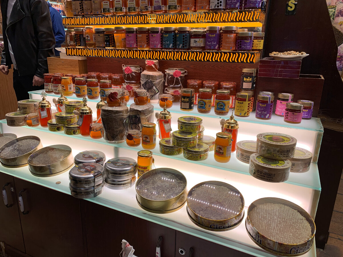 Медовый прилавок на Египетском Базаре