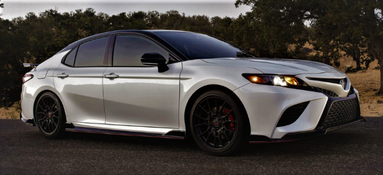 Tayota Camry 2020 года