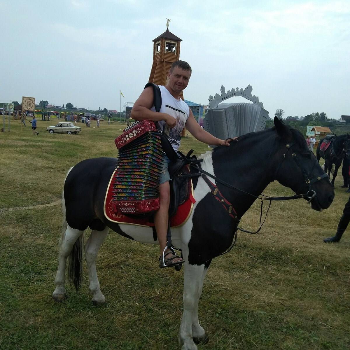 Фестиваль Играй Гармонь. На фото Александр Никитин.