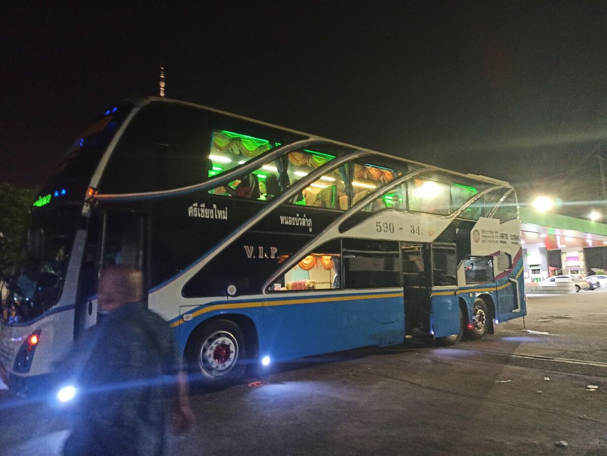Вот так выглядел наш автобус до Нонгхая из Паттайи
