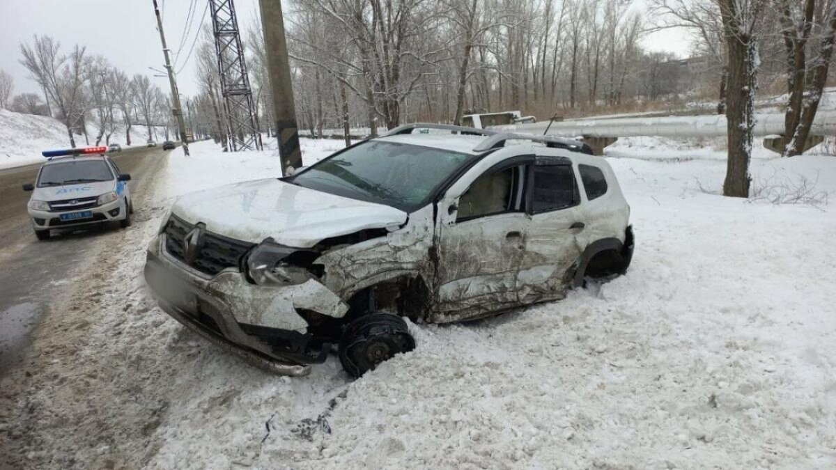    В аварии под Саратовом в метель пострадали парень и девушкаНовости Саратова и области – Сетевое издание «Репортер64»