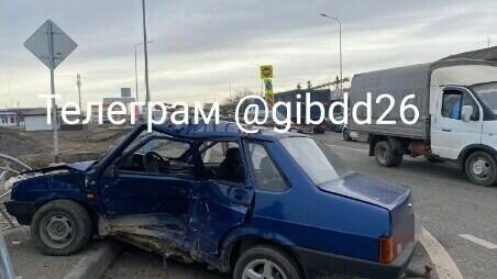     В Ставропольском крае в столкновении двух легковых автомобилей погиб пожилой мужчина, сообщили в УГИБДД по региону.