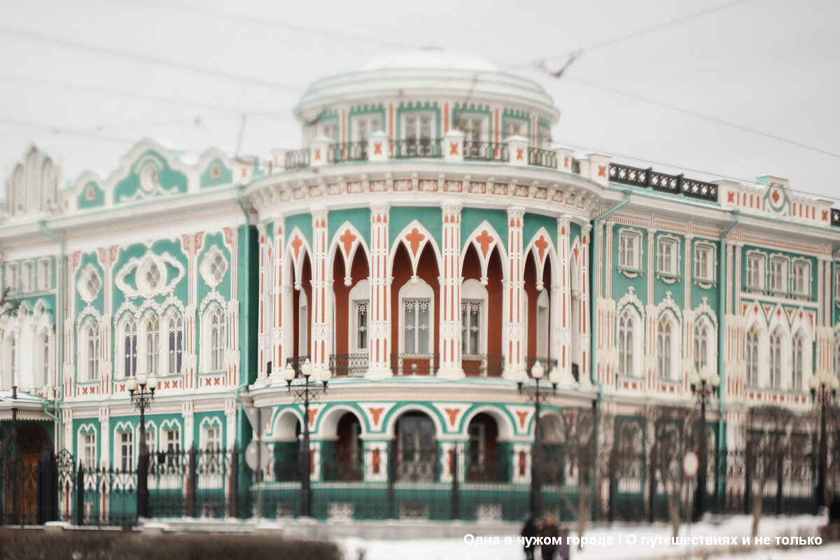 Найти дом Севастьянова можно в самом центре города, у плотины городского пруда, на проспекте Ленина, 35.