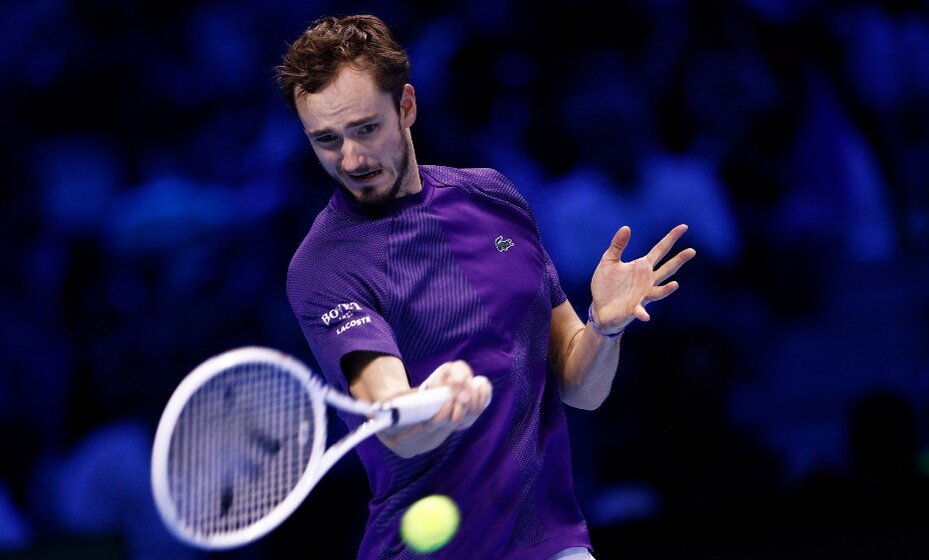    Медведев не справился с Джоковичем. Фото: Reuters