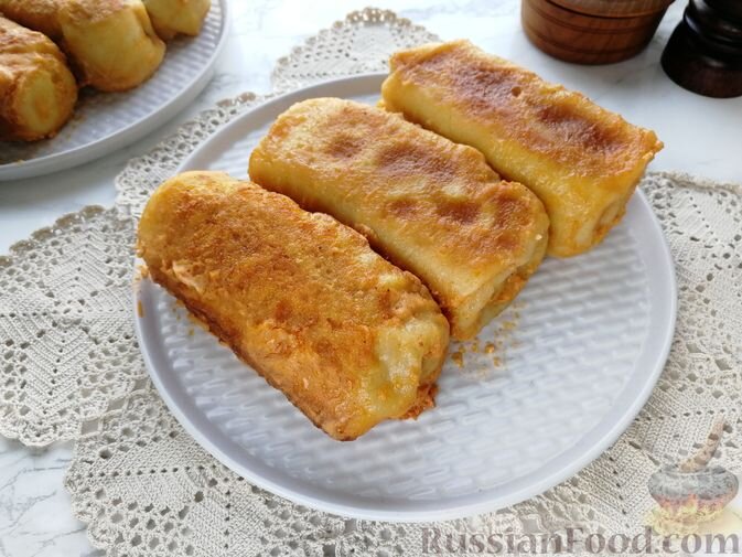 яйца, вода, мука, соль, масло растительное, фарш мясной, рис, лук репчатый, морковь, перец чёрный молотый, хмели-сунели, сметана, кетчуп