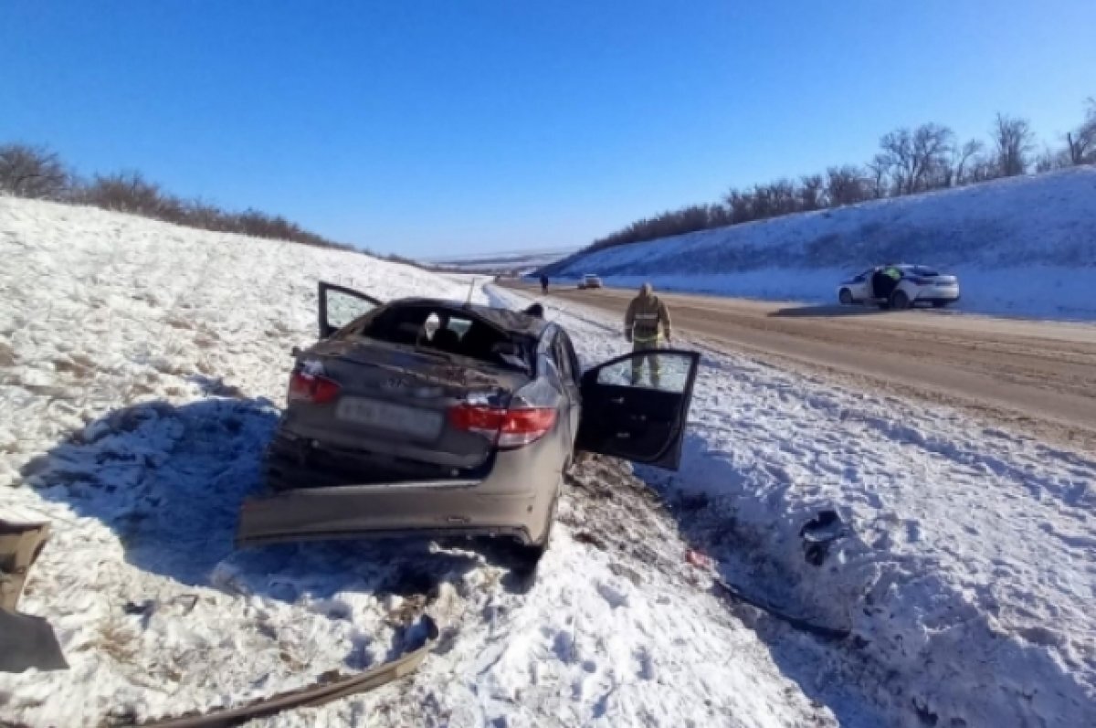    Двухлетний малыш пострадал в ДТП с опрокинувшейся иномаркой под Волгоградом
