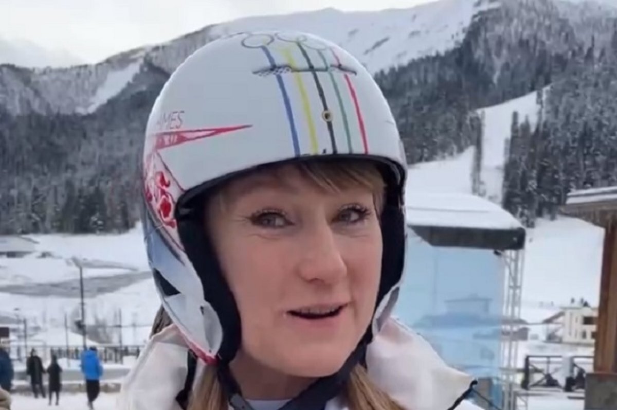    Олимпийскую чемпионку Светлану Журову вновь заметили зимой в Архызе