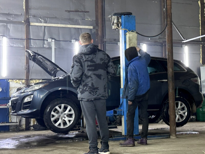 Россияне могут уйти из официальных автосервисов в гаражи