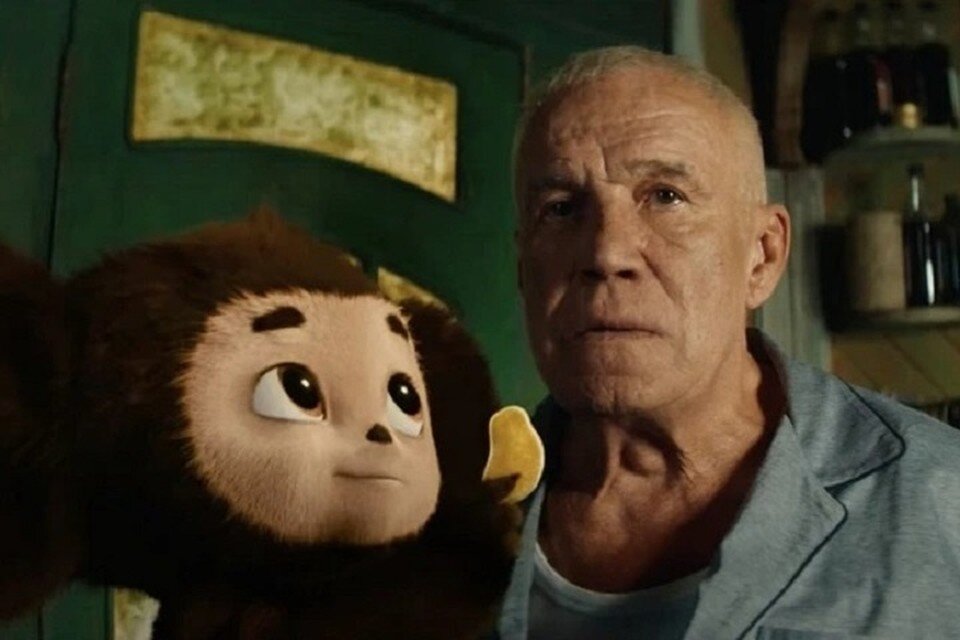     Друга Чебурашки Гену в картине сыграл Сергей Гармаш. Кадр из фильма