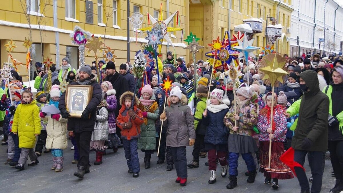     Святочное шествие пройдет по главной пешеходной улице Нижнего Новгорода в это воскресенье, 15 января. Информация об этом размещена в Telegram-канале областной митрополии.