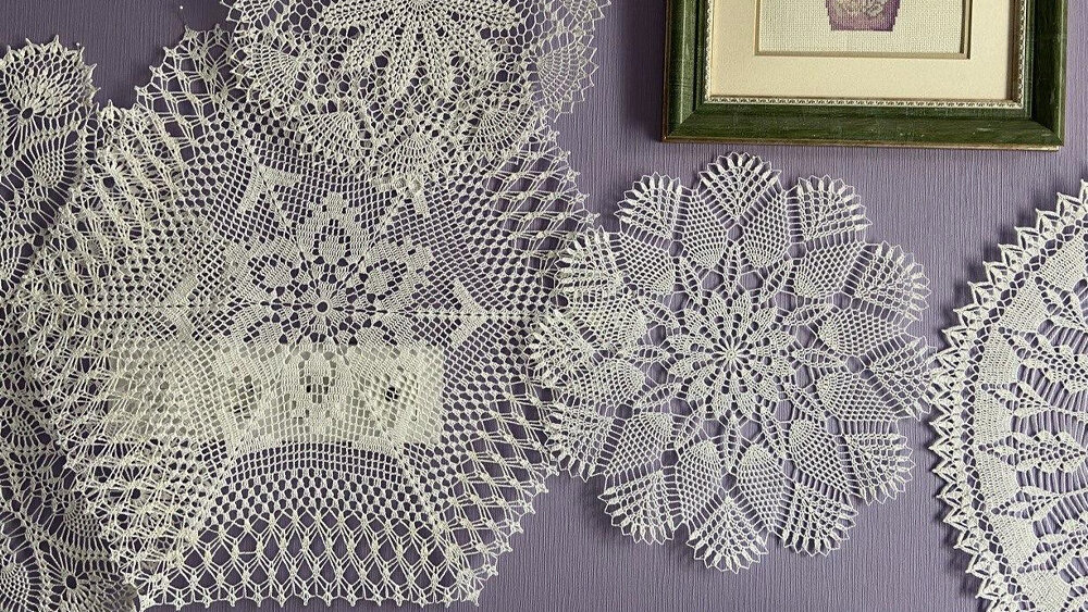 Салфетки на стене моей спальни.