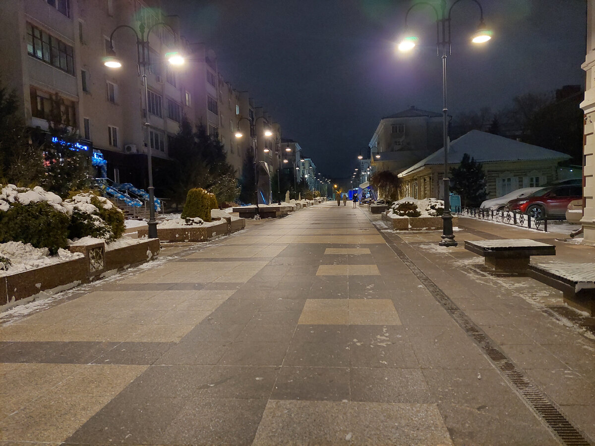 Омск, улица Валиханова вечером. Фото автора.