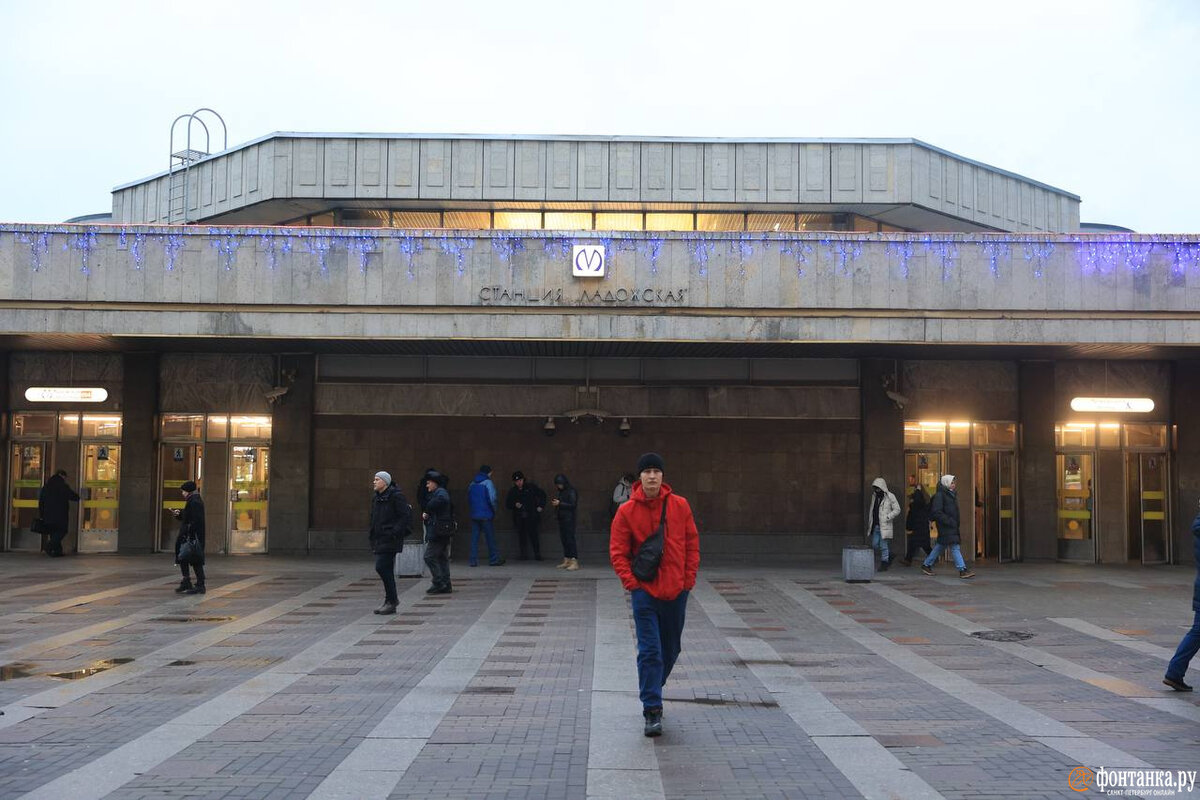 Вокзал антверпен-центральный. Ярославский вокзал люди. Вокзал антверпен-центральный вокзал антверпен-центральный. Киевский вокзал пригородные кассы. Москва вокзал украина.