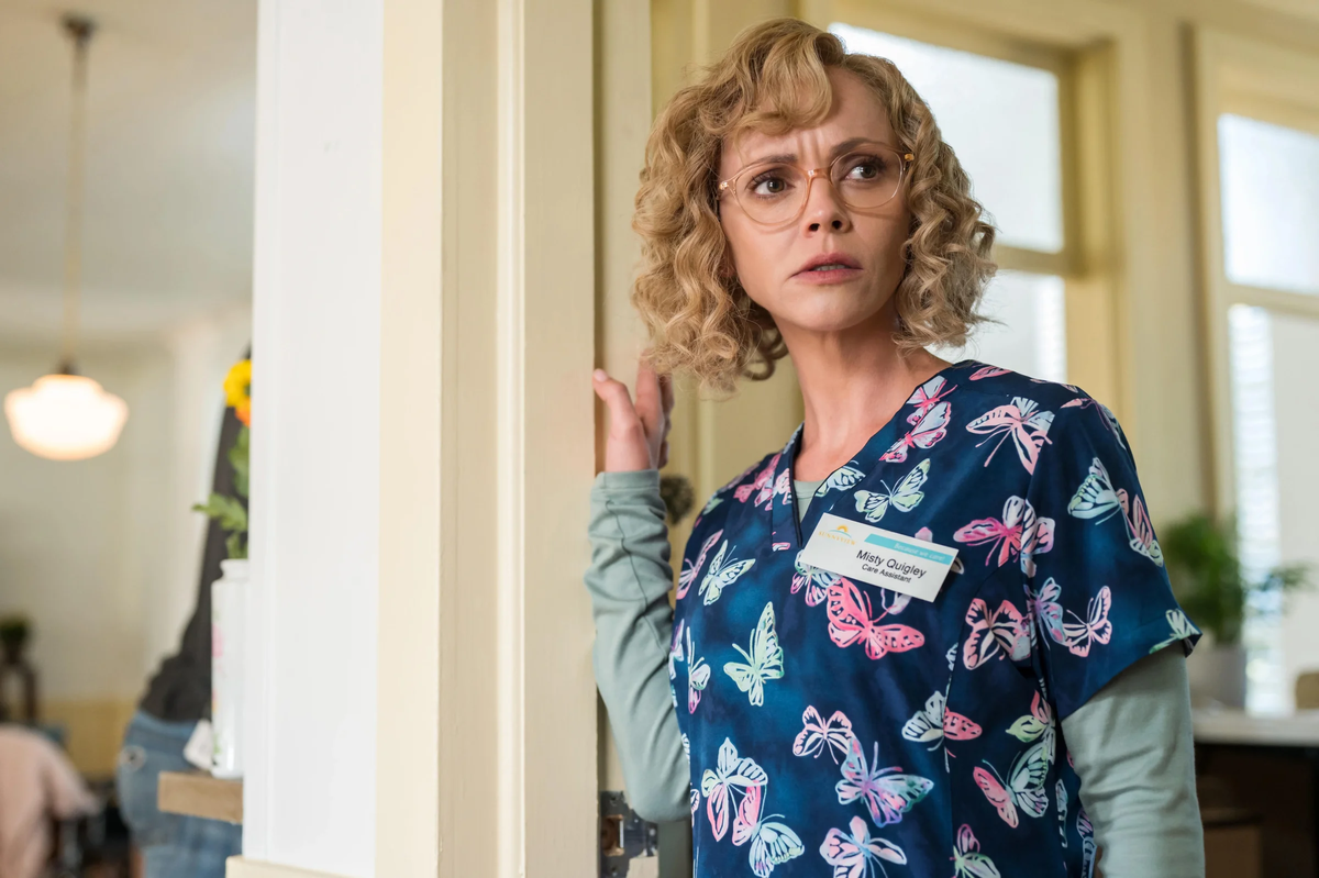    Появились кадры второго сезона «Шершней» c Кристиной Риччи (фото 1)