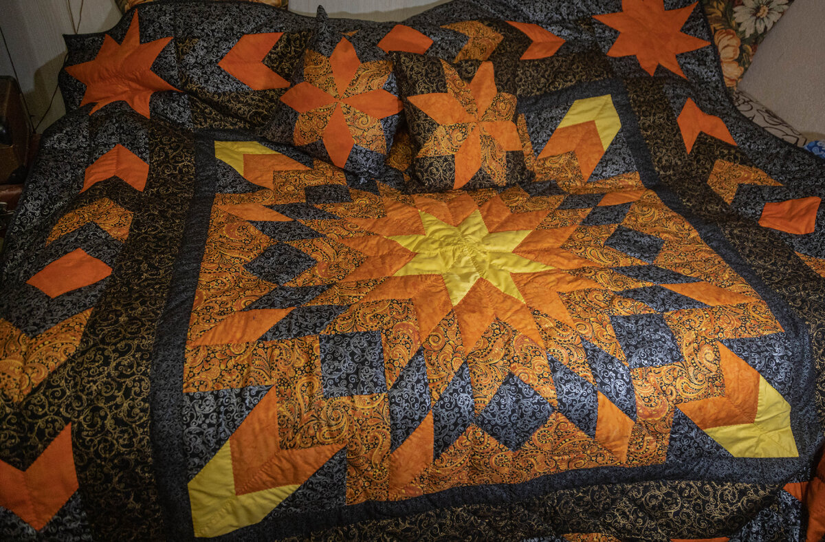 220/220 Импортный хлопок, синтепон 100, усиленная бязь на подкладе.