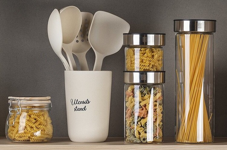 Вариант использования баночек для хранения. Удобно и красиво.