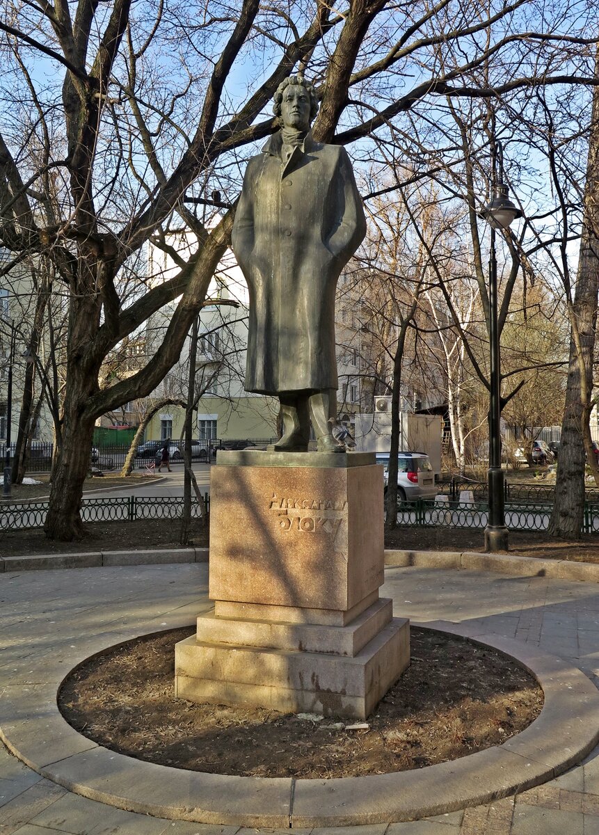 Памятник блоку в санкт петербурге на декабристов фото