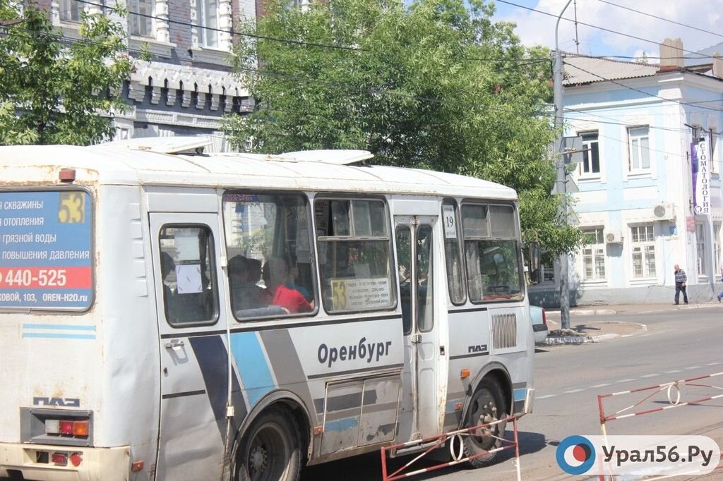    В Оренбурге перевозчики собирают подписи против сокращения количества автобусов