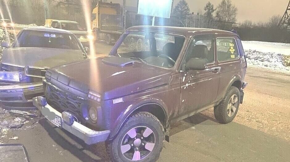     Пострадала молодая девушка. Фото с места аварии поделились сотрудники ГИБДД в соцсетях.