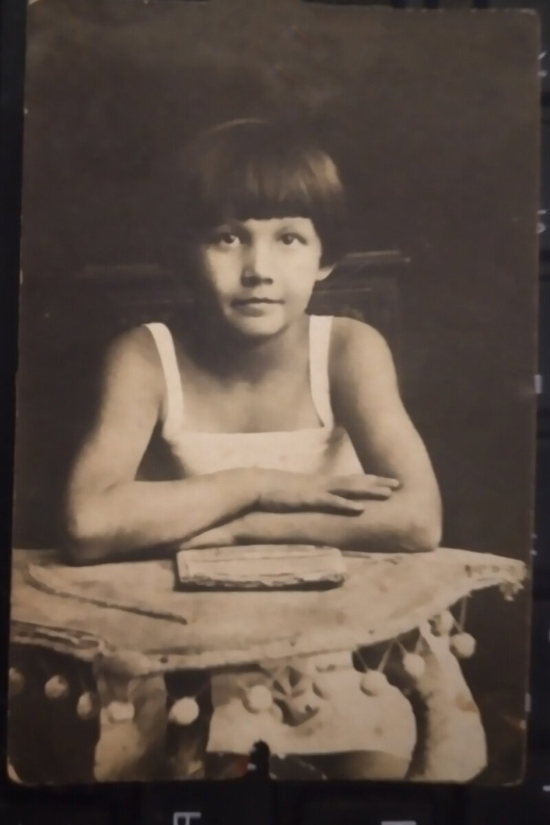 Клара, дочь бабушкиной учительницы. Фото 1936г.