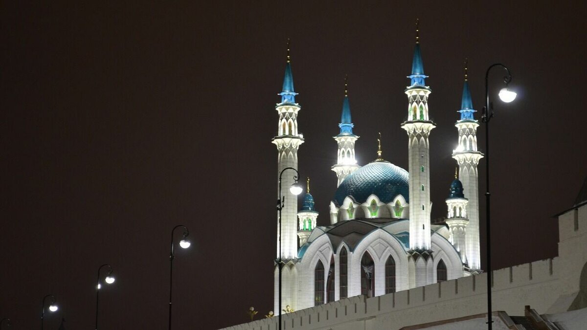     Исламовед Рустам Батров прокомментировал Inkazan скандальную обложку январского выпуска журнала «Татарстан».