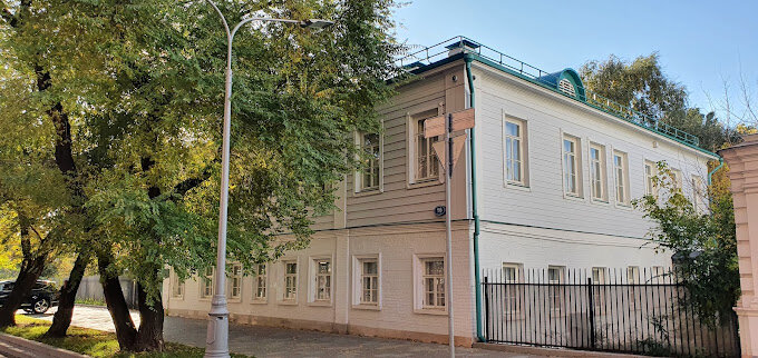 До 1975 г года здание в жилом фонде Москвы, то есть тут коммуналки. Потом отдано Третьяковской галерее.