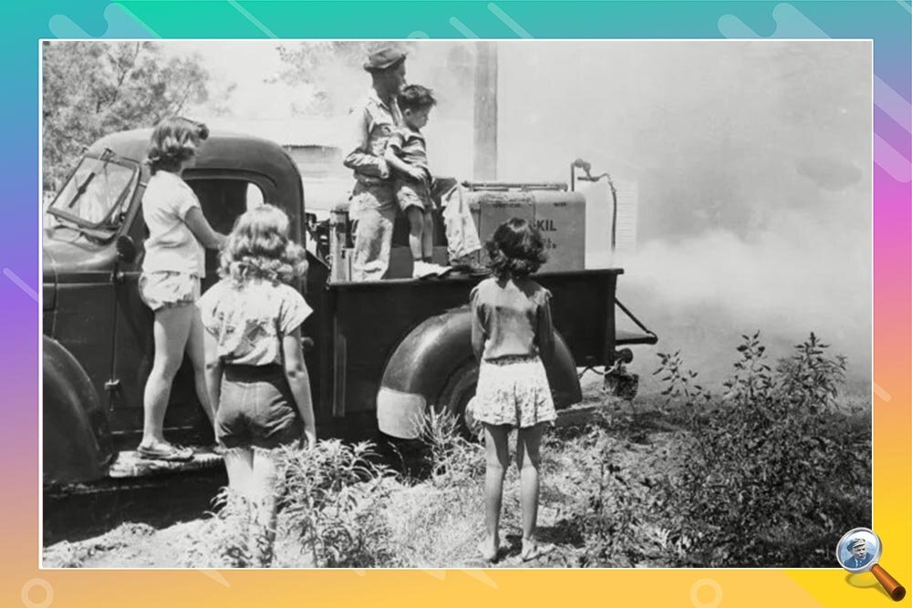 Дети наблюдают за процессом дезинфекции