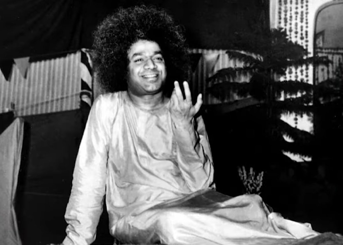 бхагаван сатья саи баба. сатья саи баба материализация. сам баба. шри сатья саи баба смеется. год саи баба.