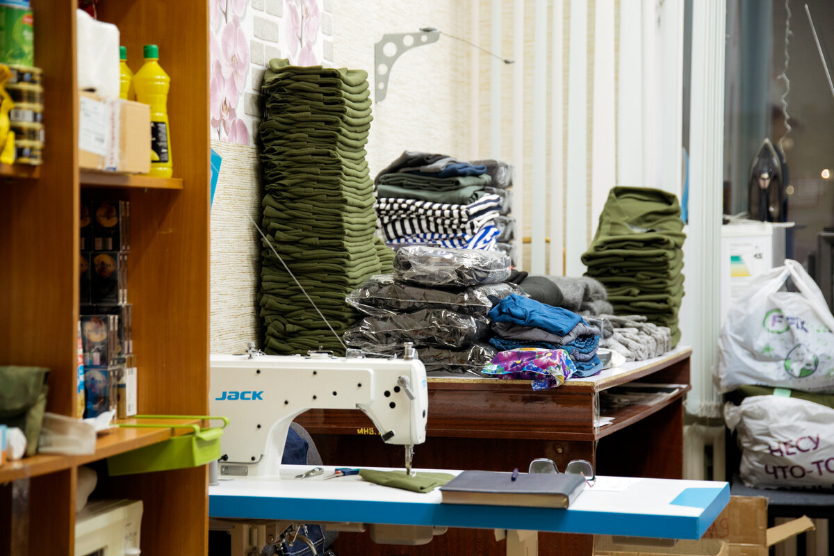    На ZOV: как сургутяне взяли на попечение военных и снабжают их всем необходимым