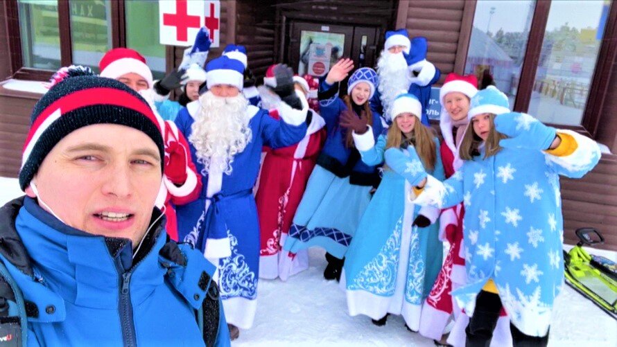    В Ханты-Мансийске на «Лыжню России» пришли сразу несколько Дедов Морозов