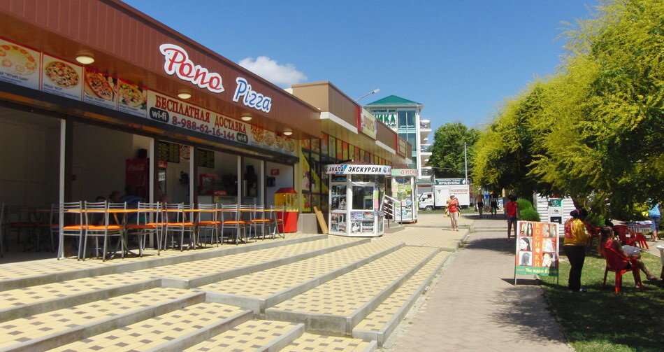 Бульвар Шардоне в посёлке Витязево