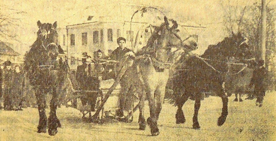     Пожалуй, в Калининграде тогда самым ярким пунктом праздничной программы было катание на санях.  Архив автора