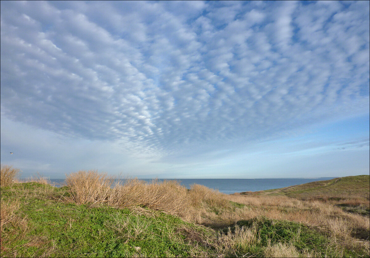 Крымское небо. Чатыр даг медведь гора. Крым небесный. Красивое небо крым. Небо м крымская.