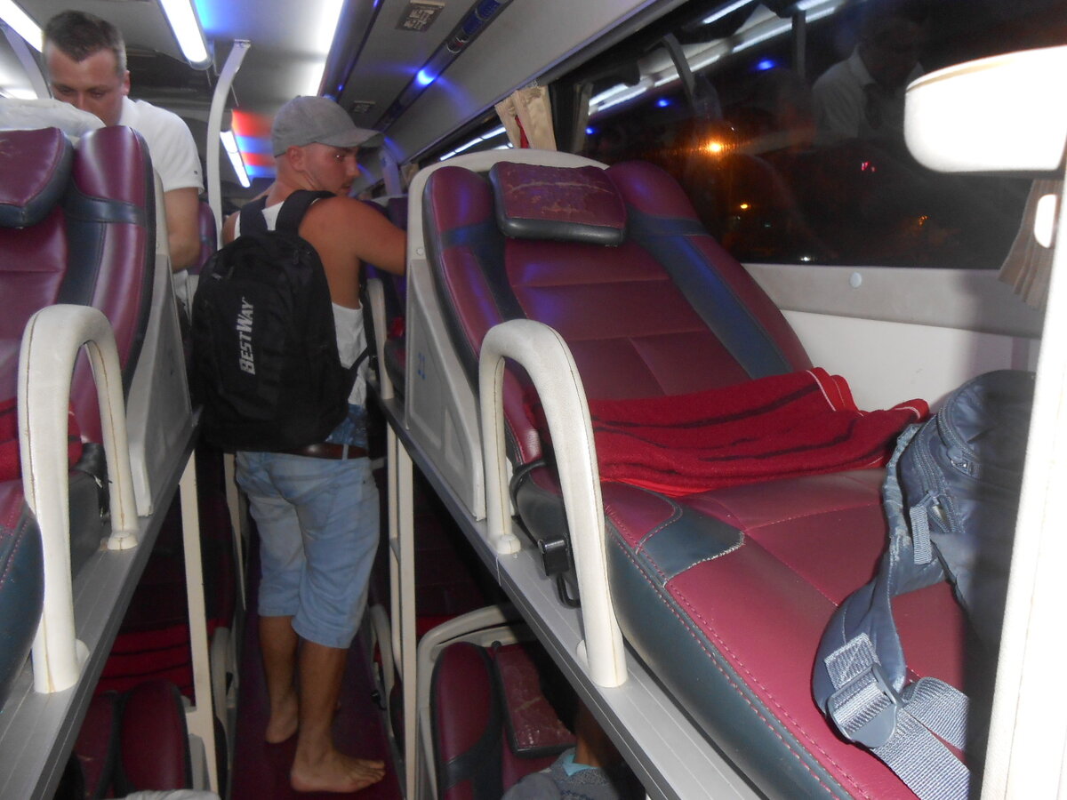 Грузимся в бас. Мое место справа. SunTravel (с)