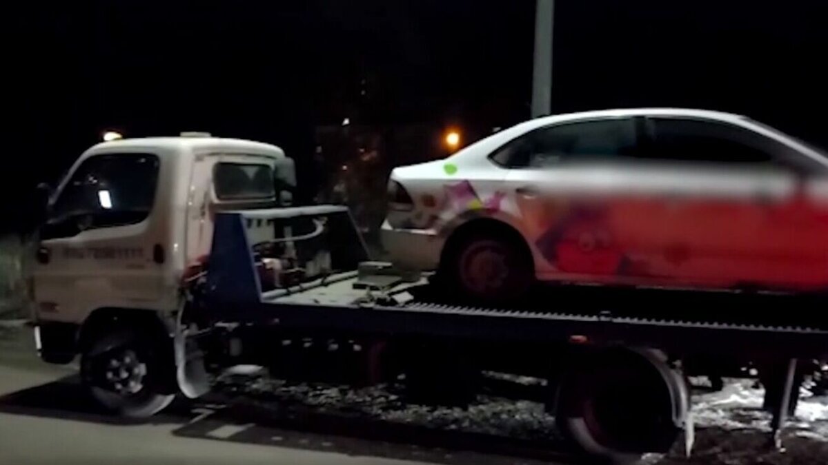     17 пьяных водителей задержаны в Волгоградской области за сутки. Среди них оказались нетрезвый таксист, находившийся на линии, и автолюбитель, прикинувшийся пешеходом, сообщает издание «НовостиВолгограда.ру» со ссылкой на полицейское ведомство.