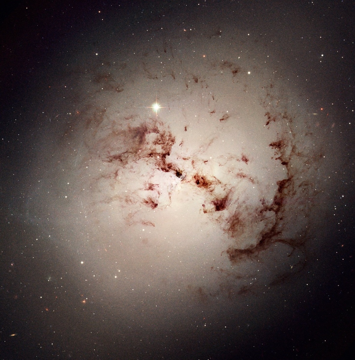    Галактика NGC 1316 (или Fornax A) NASA, ESA, STScI/AURA