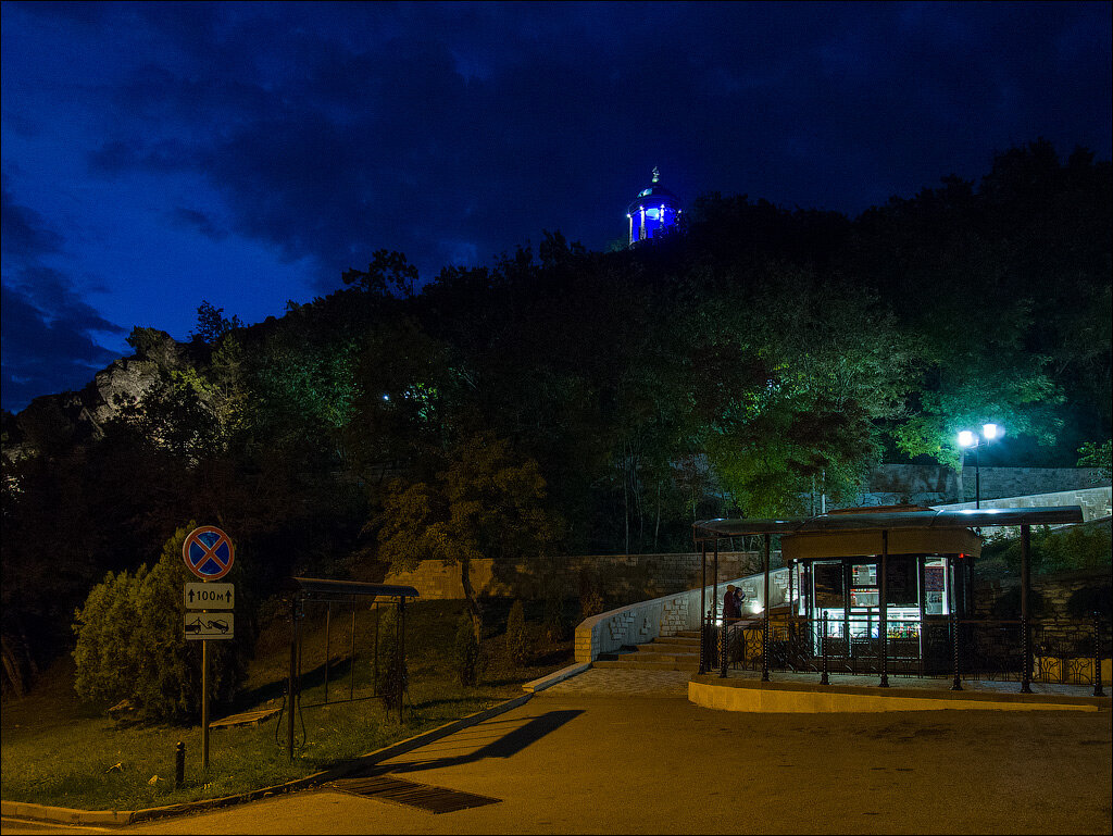 Бульвар-парк цветник пятигорск. Пятигорск город курорт. Пятигорский парк цветник. Пятигорск ночью 2023. Парк пятигорск ночью.