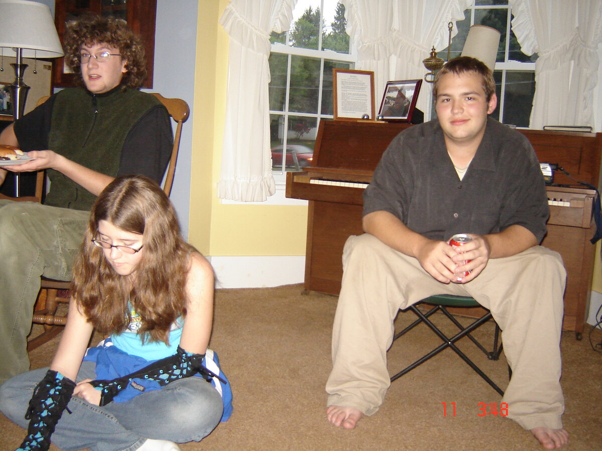 Ещё один пример того, что далеко не все американцы ходят дома в обуви. 